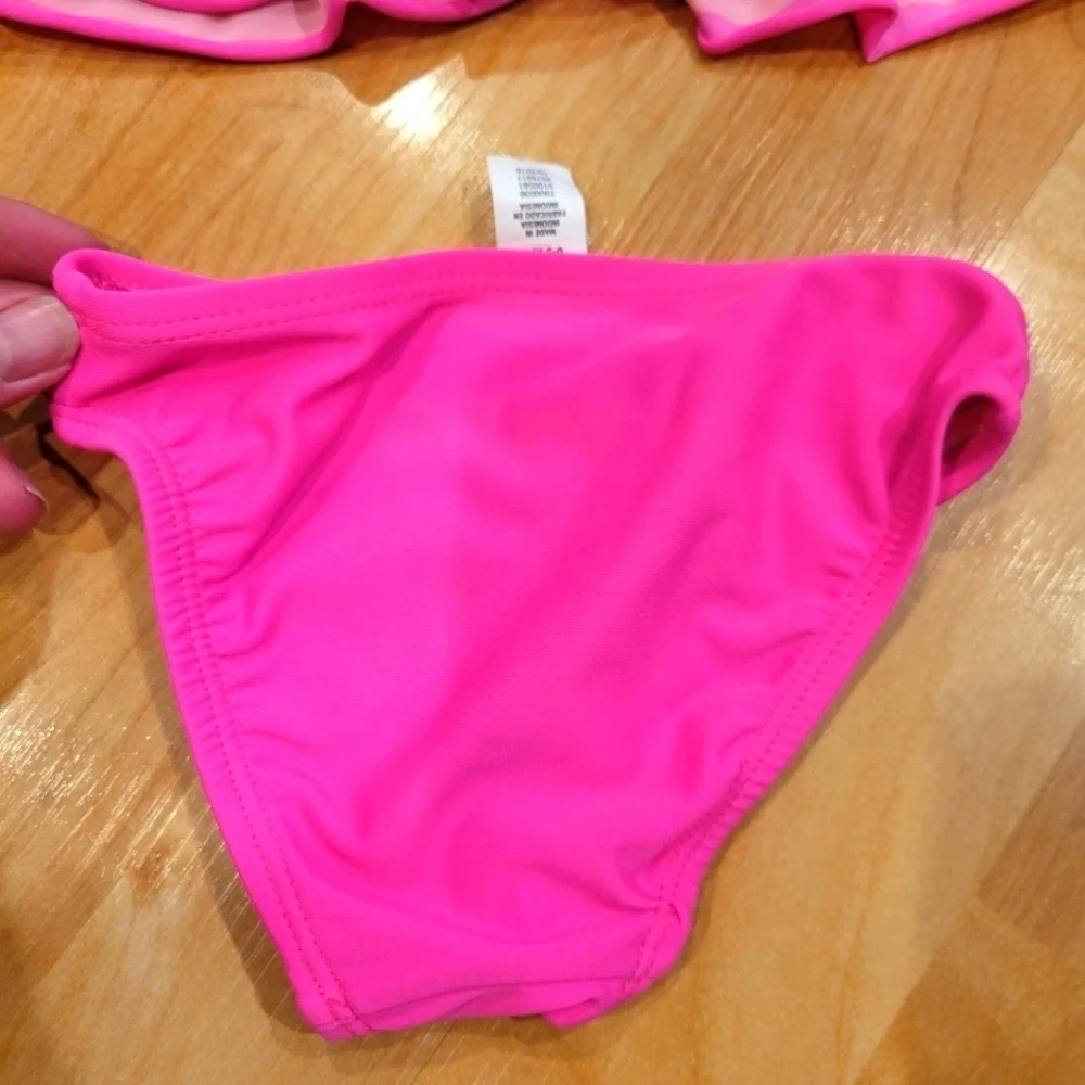 The children's place baby girl 2 piece suit rashguard size 6-9 months.